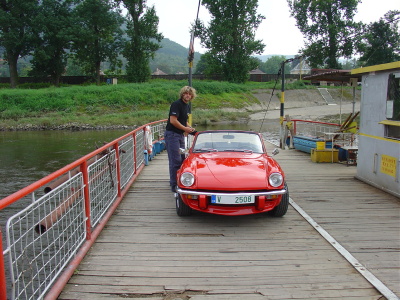 Autíčkem i přes Labe